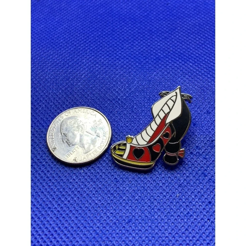 Queen of Hearts Alice in Wonderland High Heel shoes Disney pin Villains 2013